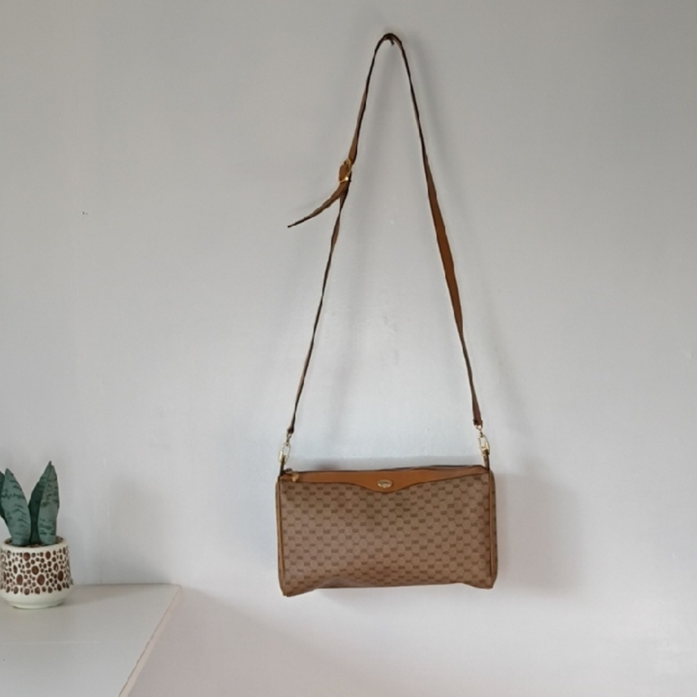 Vintage Gucci Micro GG brown coated canvas crossbody camera bag - Picture 2 of 16